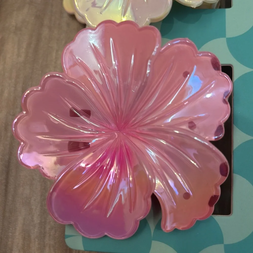 NWT Piper K Hawaiian Plumeria flower Hair Claw Clips